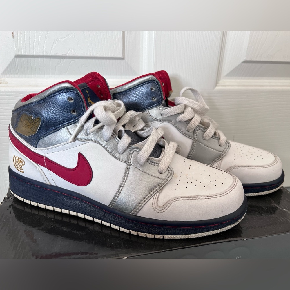 Air Jordan 1 Retro Olympic year 2008